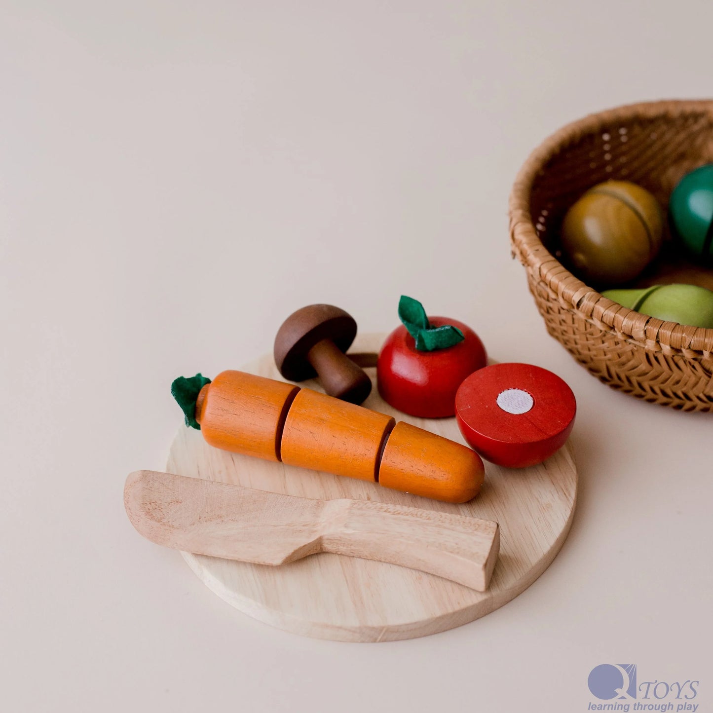 QToys Australia (USA) Color Fruit basket 9 pcs ( with knife and